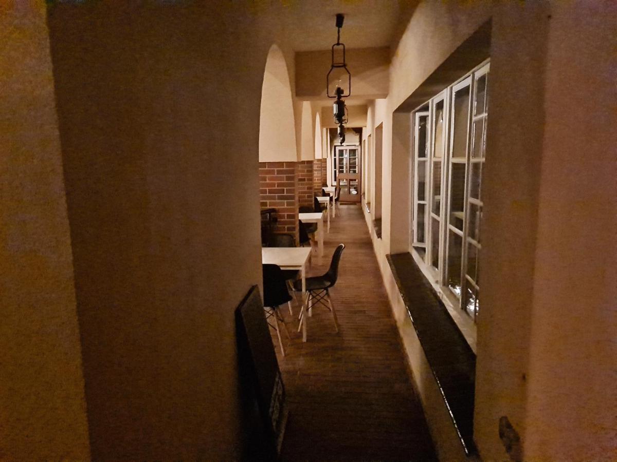 Hotel Zajazd Kultury, Dawniej Pocztowy Zielona Góra Exteriör bild