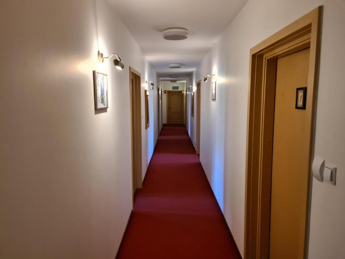 Hotel Zajazd Kultury, Dawniej Pocztowy Zielona Góra Exteriör bild