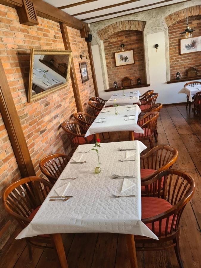 Hotel Zajazd Kultury, Dawniej Pocztowy Zielona Góra Exteriör bild