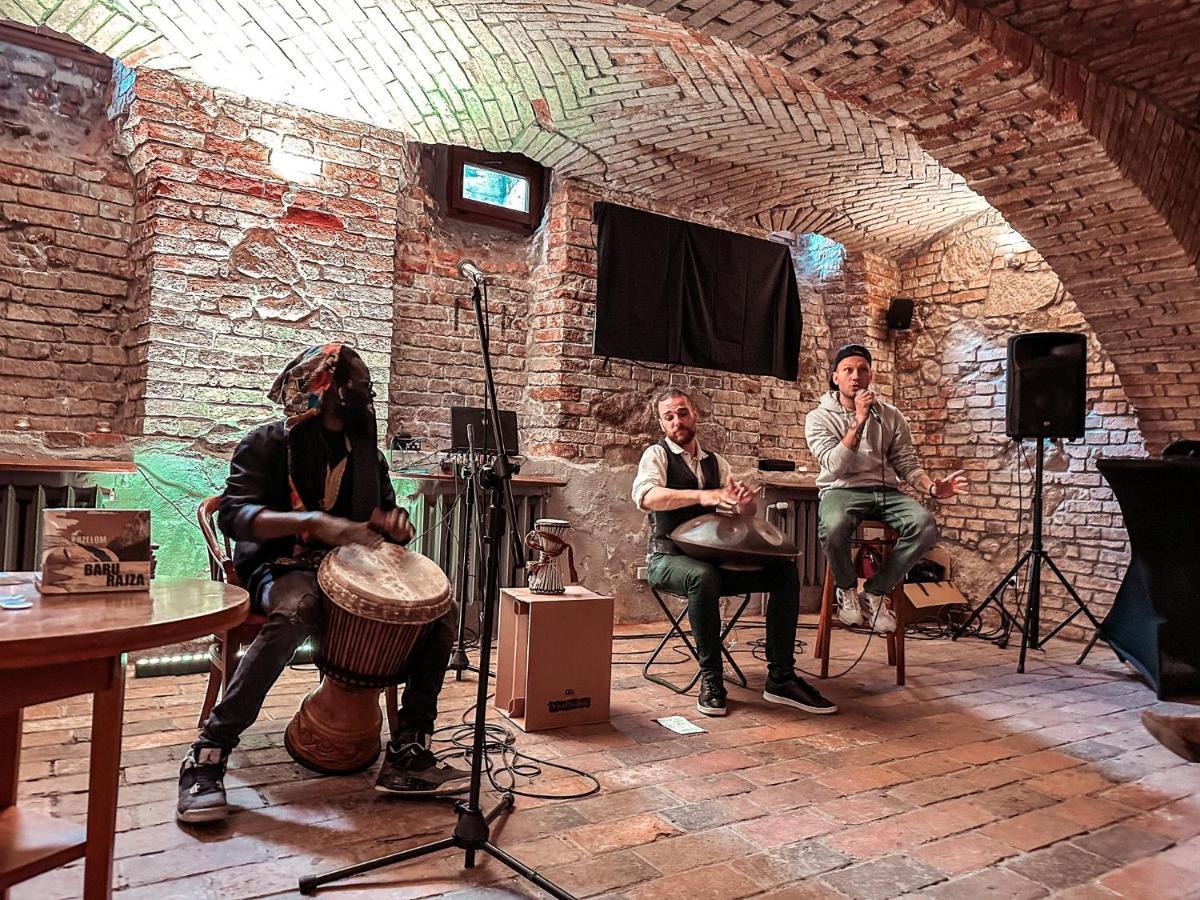 Hotel Zajazd Kultury, Dawniej Pocztowy Zielona Góra Exteriör bild
