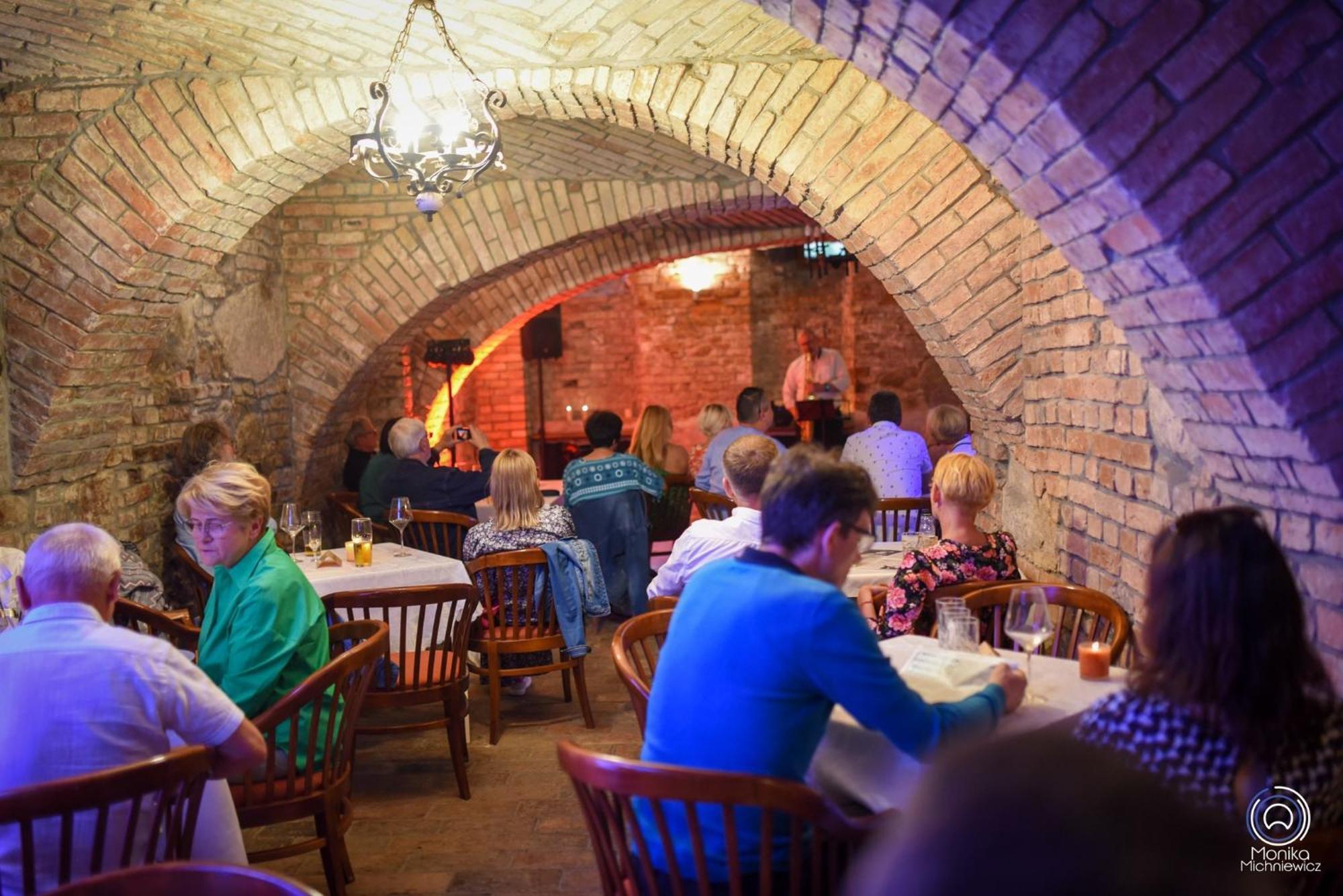 Hotel Zajazd Kultury, Dawniej Pocztowy Zielona Góra Exteriör bild