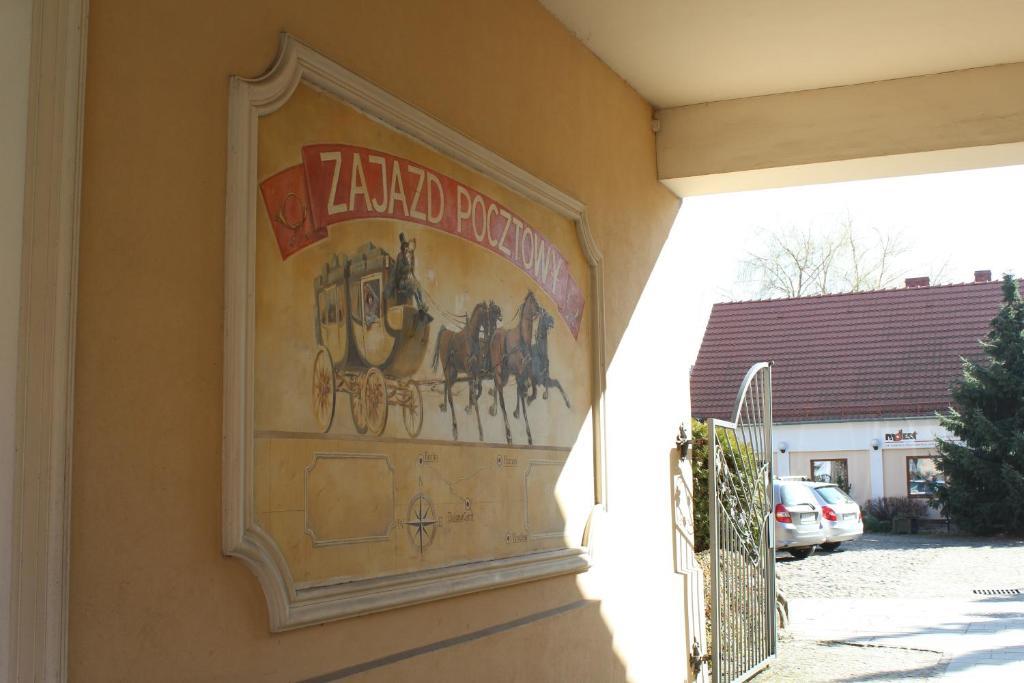Hotel Zajazd Kultury, Dawniej Pocztowy Zielona Góra Exteriör bild