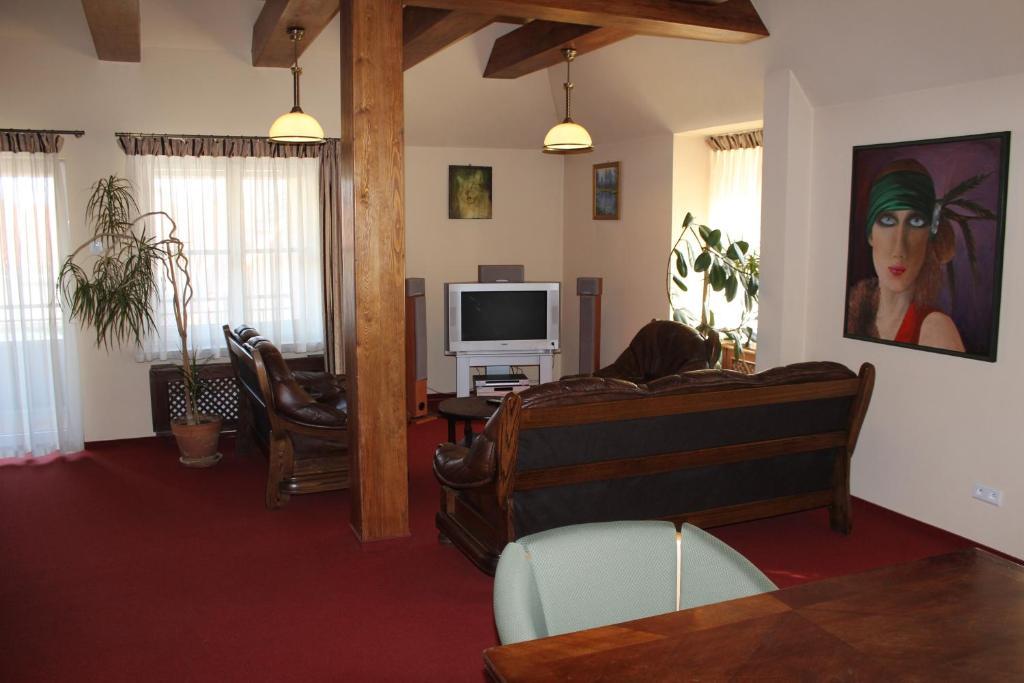 Hotel Zajazd Kultury, Dawniej Pocztowy Zielona Góra Exteriör bild