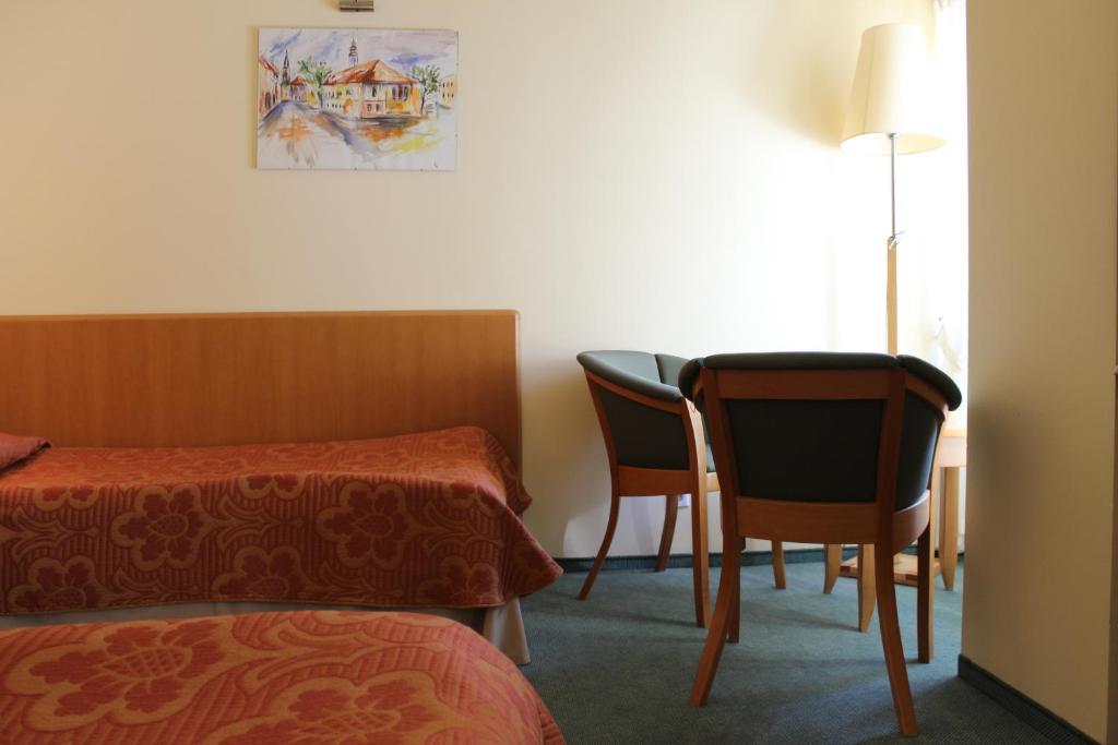 Hotel Zajazd Kultury, Dawniej Pocztowy Zielona Góra Exteriör bild