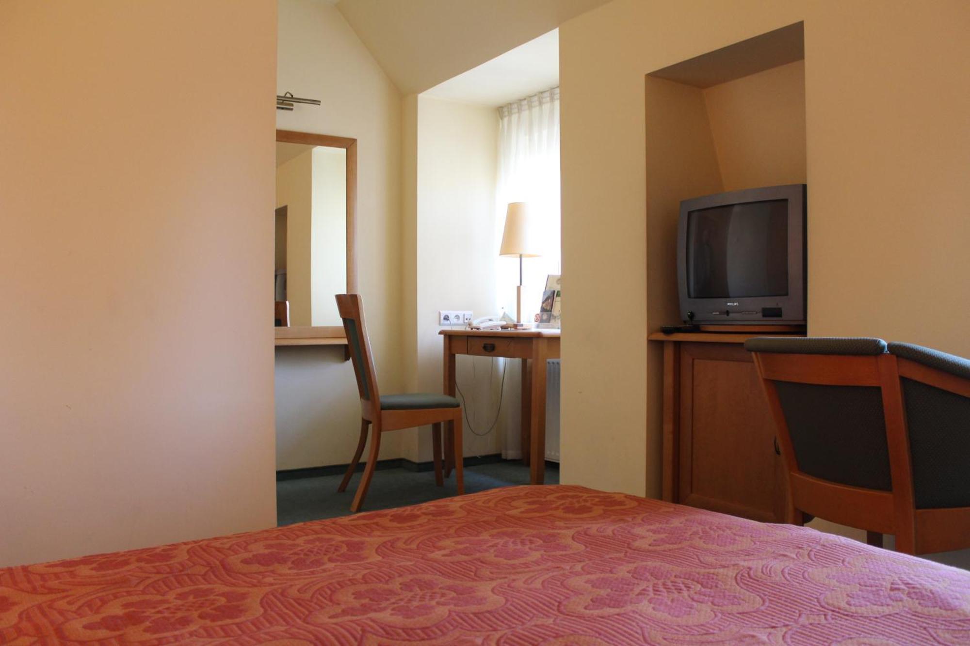 Hotel Zajazd Kultury, Dawniej Pocztowy Zielona Góra Exteriör bild