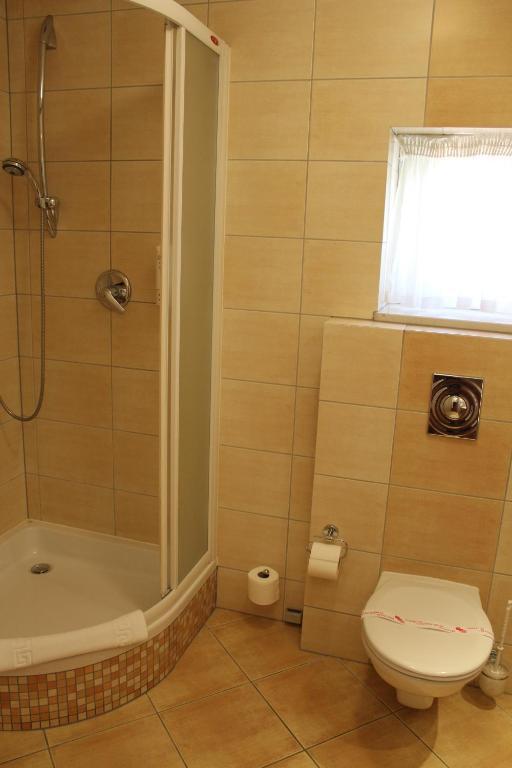 Hotel Zajazd Kultury, Dawniej Pocztowy Zielona Góra Exteriör bild
